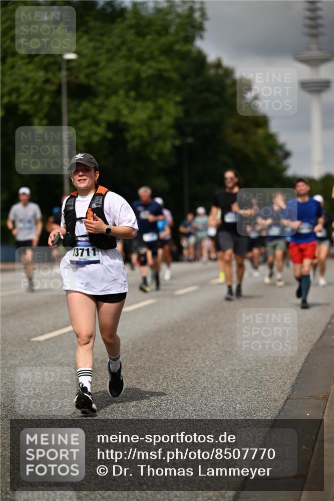 29.06.2025 - hella hamburg halbmarathon Dr. Thomas Lammeyer http://msf.ph/oto/8507770 29.06.2025 10:28:53 Kennedybrücke 1389, 2944, 3421, 4162, 4646, 4719, 5039, 5258, 5260, 5358, 5954, 6524, 6526, 7426, 7920, 7975, 8141, 8167, 8187, 8918, 8920, 10907, 11044 meine-sportfotos.de