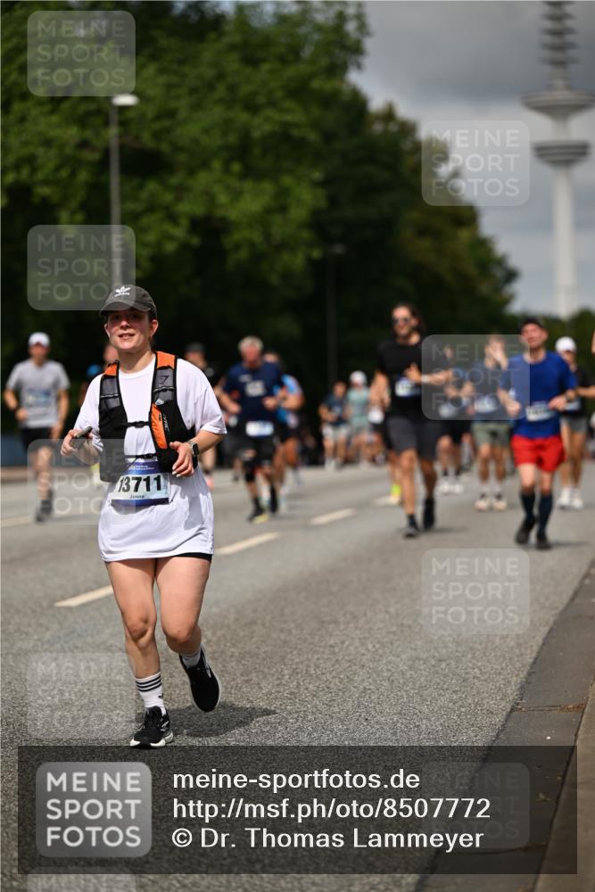 29.06.2025 - hella hamburg halbmarathon Dr. Thomas Lammeyer http://msf.ph/oto/8507772 29.06.2025 10:28:53 Kennedybrücke 1389, 2944, 3421, 4162, 4646, 4719, 5039, 5258, 5260, 5358, 5954, 6524, 6526, 7426, 7920, 7975, 8141, 8167, 8187, 8918, 8920, 10907, 11044 meine-sportfotos.de