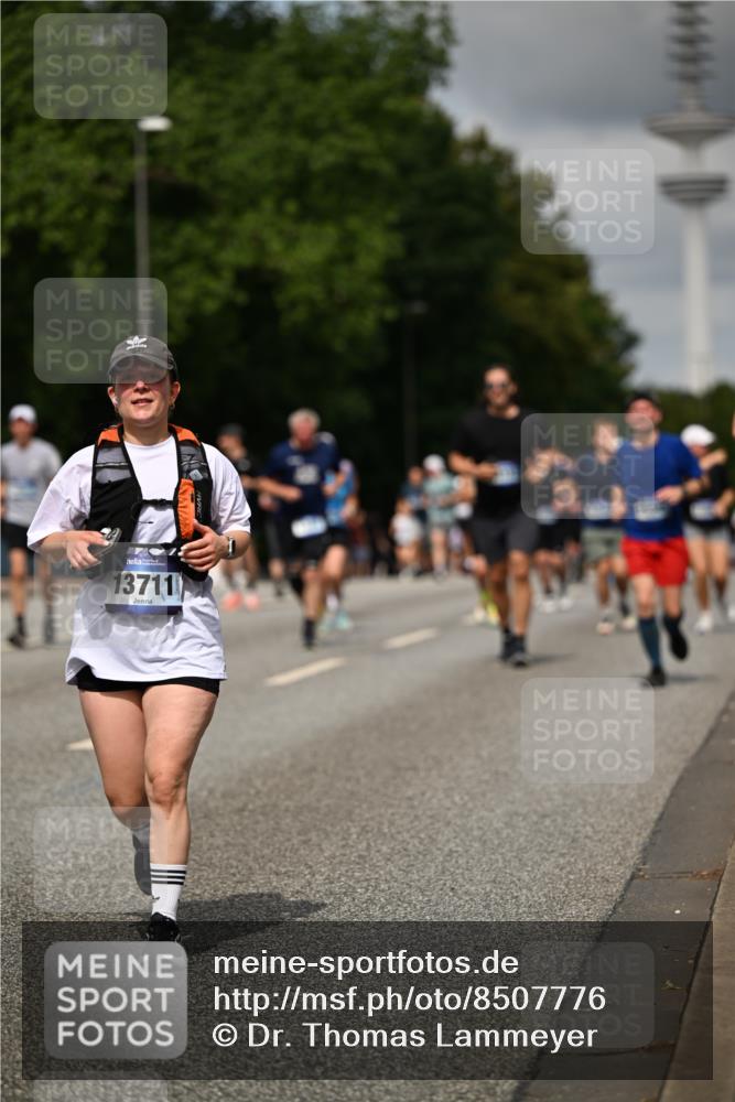 29.06.2025 - hella hamburg halbmarathon Dr. Thomas Lammeyer http://msf.ph/oto/8507776 29.06.2025 10:28:54 Kennedybrücke 1389, 1395, 2477, 2944, 3421, 4162, 4646, 4719, 5039, 5258, 5260, 5358, 5954, 6524, 6526, 7426, 7920, 7975, 8167, 8187, 8502, 8918, 8920, 10907, 11044, 11347 meine-sportfotos.de