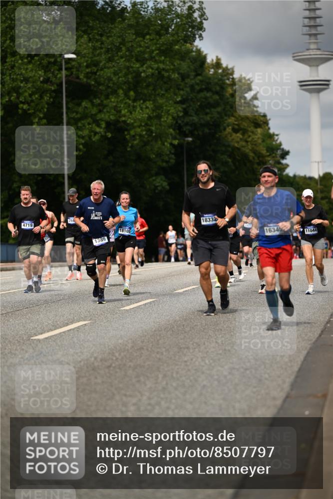29.06.2025 - hella hamburg halbmarathon Dr. Thomas Lammeyer http://msf.ph/oto/8507797 29.06.2025 10:28:55 Kennedybrücke 1389, 1395, 2477, 2944, 3421, 4162, 4646, 4719, 5039, 5258, 5260, 5358, 5954, 6524, 6526, 7426, 7920, 7975, 8167, 8187, 8502, 8918, 8920, 10907, 11044, 11347 meine-sportfotos.de