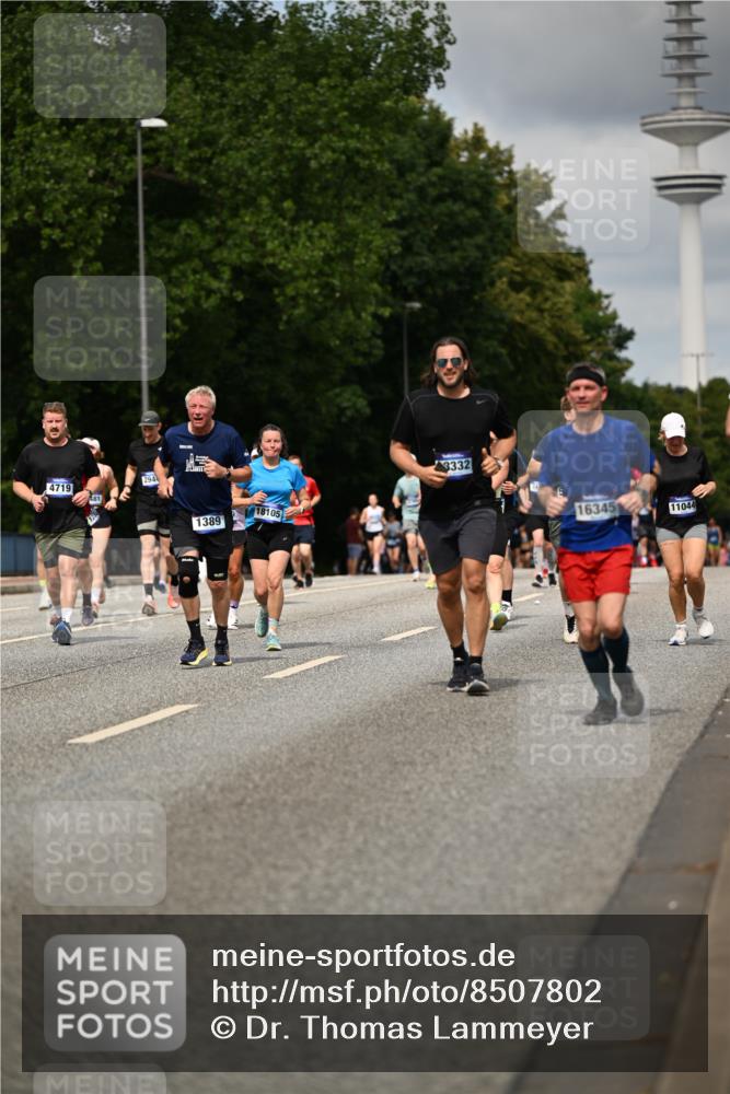 29.06.2025 - hella hamburg halbmarathon Dr. Thomas Lammeyer http://msf.ph/oto/8507802 29.06.2025 10:28:55 Kennedybrücke 1389, 1395, 2477, 2944, 3421, 4162, 4646, 4719, 5039, 5258, 5260, 5358, 5954, 6524, 6526, 7426, 7920, 7975, 8167, 8187, 8502, 8918, 8920, 10907, 11044, 11347 meine-sportfotos.de