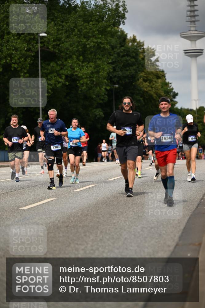 29.06.2025 - hella hamburg halbmarathon Dr. Thomas Lammeyer http://msf.ph/oto/8507803 29.06.2025 10:28:55 Kennedybrücke 1389, 1395, 2477, 2944, 3421, 4162, 4646, 4719, 5039, 5258, 5260, 5358, 5954, 6524, 6526, 7426, 7920, 7975, 8167, 8187, 8502, 8918, 8920, 10907, 11044, 11347 meine-sportfotos.de