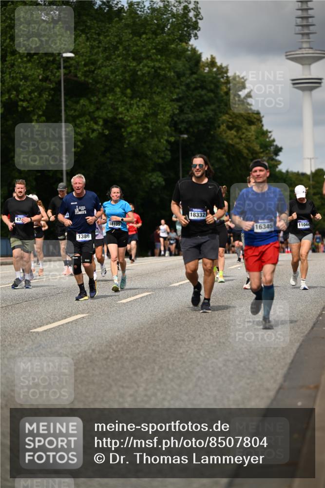 29.06.2025 - hella hamburg halbmarathon Dr. Thomas Lammeyer http://msf.ph/oto/8507804 29.06.2025 10:28:55 Kennedybrücke 1389, 1395, 2477, 2944, 3421, 4162, 4646, 4719, 5039, 5258, 5260, 5358, 5954, 6524, 6526, 7426, 7920, 7975, 8167, 8187, 8502, 8918, 8920, 10907, 11044, 11347 meine-sportfotos.de