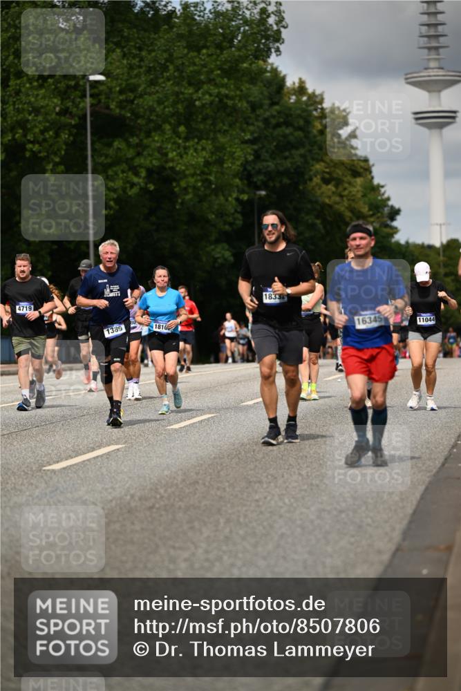 29.06.2025 - hella hamburg halbmarathon Dr. Thomas Lammeyer http://msf.ph/oto/8507806 29.06.2025 10:28:56 Kennedybrücke 1389, 1395, 2477, 2944, 3421, 4162, 4646, 4719, 5039, 5258, 5260, 5358, 5954, 6524, 6526, 7426, 7528, 7920, 7975, 8167, 8187, 8502, 8918, 8920, 9063, 10907, 11044, 11347 meine-sportfotos.de
