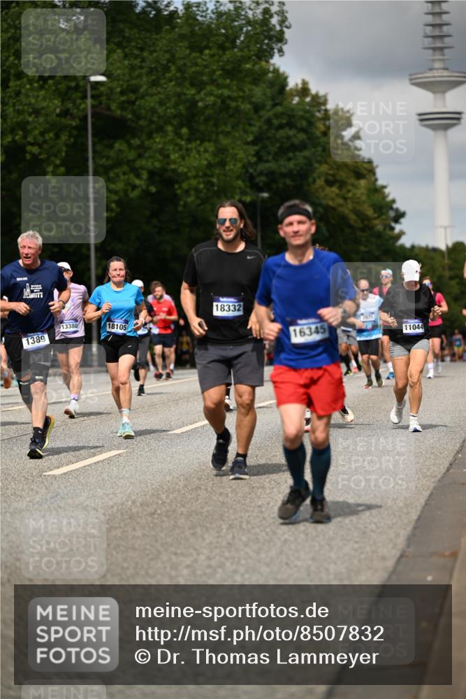 29.06.2025 - hella hamburg halbmarathon Dr. Thomas Lammeyer http://msf.ph/oto/8507832 29.06.2025 10:28:57 Kennedybrücke 1389, 1395, 2477, 2944, 3421, 3786, 4162, 4221, 4646, 4719, 5039, 5260, 5358, 5954, 6524, 6526, 7426, 7528, 7920, 7975, 8167, 8187, 8502, 8918, 8920, 9063, 10907, 11044, 11306, 11347 meine-sportfotos.de