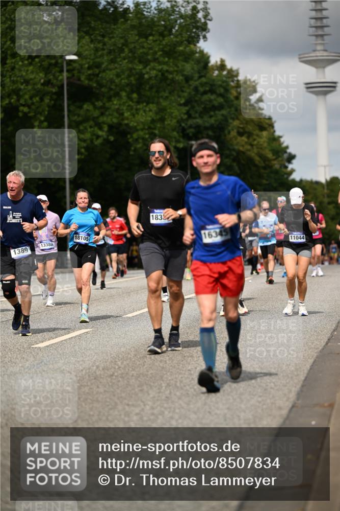 29.06.2025 - hella hamburg halbmarathon Dr. Thomas Lammeyer http://msf.ph/oto/8507834 29.06.2025 10:28:57 Kennedybrücke 1389, 1395, 2477, 2944, 3421, 3786, 4162, 4221, 4646, 4719, 5039, 5260, 5358, 5954, 6524, 6526, 7426, 7528, 7920, 7975, 8167, 8187, 8502, 8918, 8920, 9063, 10907, 11044, 11306, 11347 meine-sportfotos.de