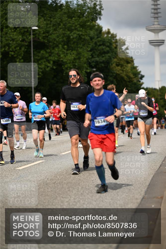 29.06.2025 - hella hamburg halbmarathon Dr. Thomas Lammeyer http://msf.ph/oto/8507836 29.06.2025 10:28:57 Kennedybrücke 1389, 1395, 2477, 2944, 3421, 3786, 4162, 4221, 4646, 4719, 5039, 5260, 5358, 5954, 6524, 6526, 7426, 7528, 7920, 7975, 8167, 8187, 8502, 8918, 8920, 9063, 10907, 11044, 11306, 11347 meine-sportfotos.de