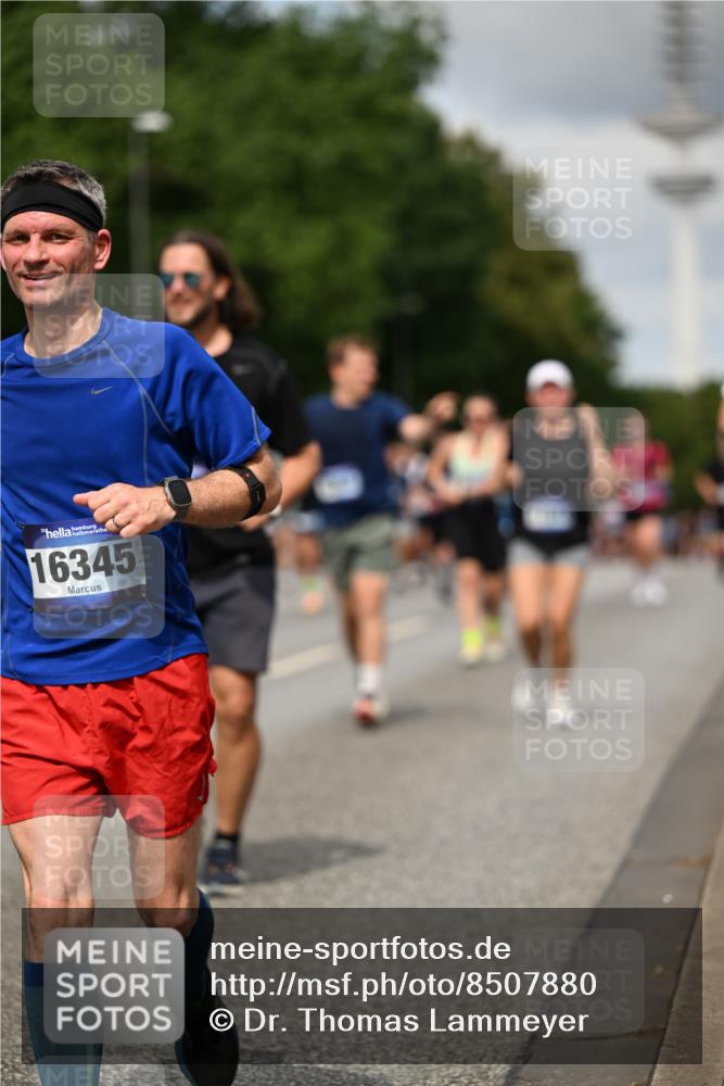 29.06.2025 - hella hamburg halbmarathon Dr. Thomas Lammeyer http://msf.ph/oto/8507880 29.06.2025 10:29:00 Kennedybrücke 1389, 1395, 2477, 2944, 3421, 3786, 4162, 4221, 4719, 5039, 5138, 5358, 5954, 6524, 6526, 7426, 7528, 7920, 7975, 8167, 8187, 8502, 8918, 8920, 9063, 10907, 11044, 11306, 11347 meine-sportfotos.de