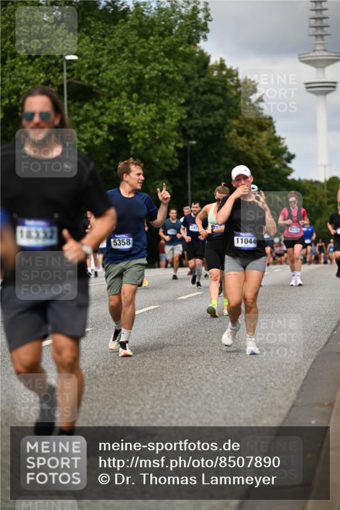 29.06.2025 - hella hamburg halbmarathon Dr. Thomas Lammeyer http://msf.ph/oto/8507890 29.06.2025 10:29:00 Kennedybrücke 1389, 1395, 2477, 2944, 3421, 3786, 4162, 4221, 4719, 5039, 5138, 5358, 5954, 6524, 6526, 7426, 7528, 7920, 7975, 8167, 8187, 8502, 8918, 8920, 9063, 10907, 11044, 11306, 11347 meine-sportfotos.de
