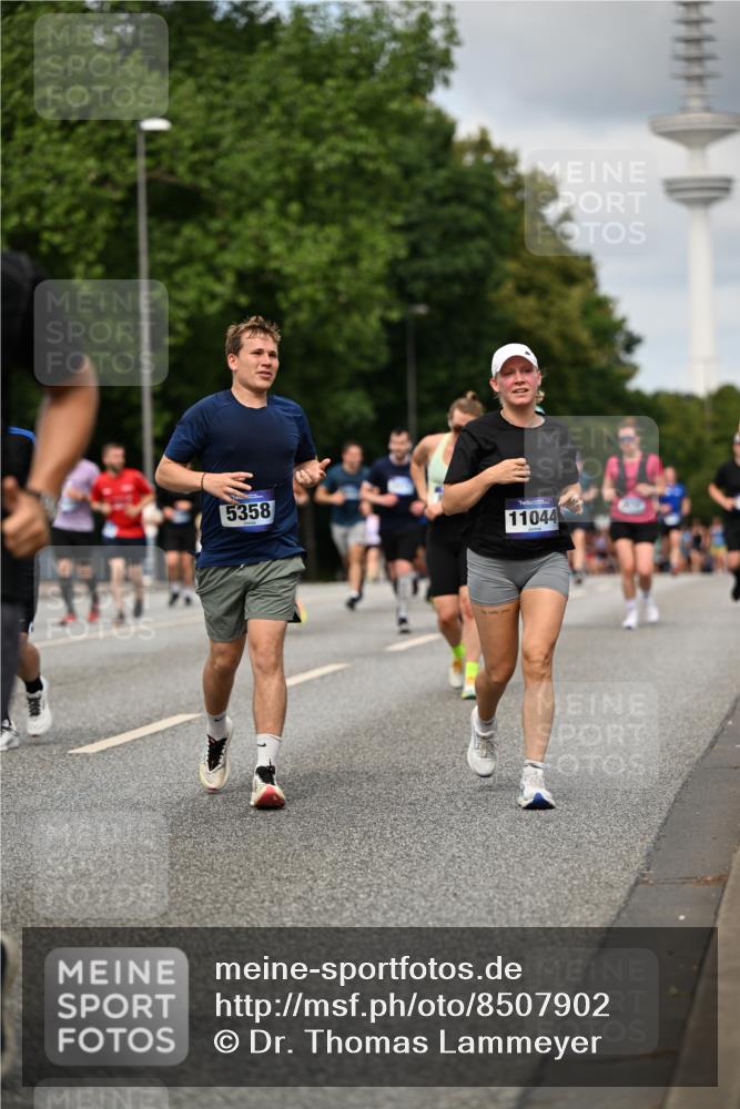 29.06.2025 - hella hamburg halbmarathon Dr. Thomas Lammeyer http://msf.ph/oto/8507902 29.06.2025 10:29:01 Kennedybrücke 1389, 1395, 2477, 2944, 3421, 3786, 4162, 4221, 4719, 5039, 5138, 5358, 5954, 6524, 6526, 7426, 7528, 7920, 7975, 8167, 8187, 8502, 8918, 8920, 9063, 10907, 11044, 11306, 11347 meine-sportfotos.de