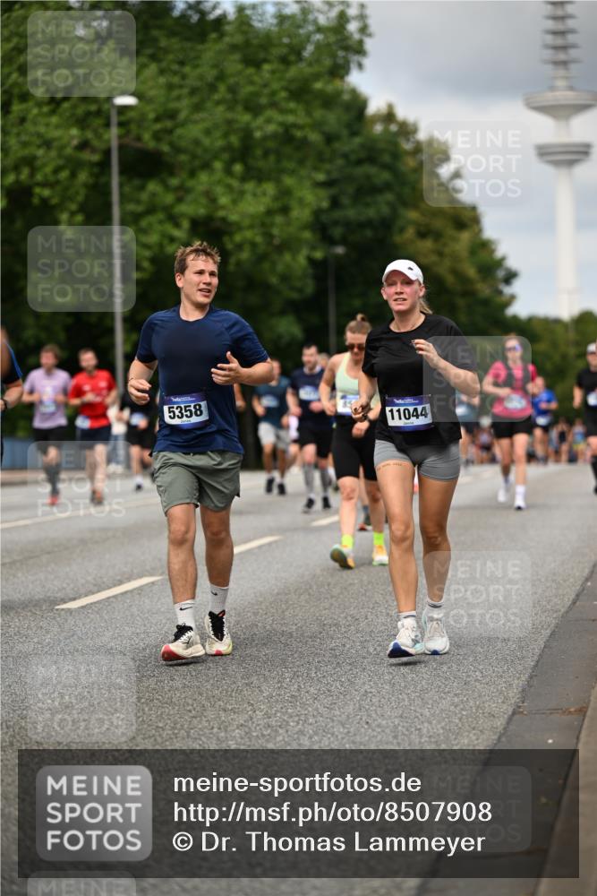 29.06.2025 - hella hamburg halbmarathon Dr. Thomas Lammeyer http://msf.ph/oto/8507908 29.06.2025 10:29:01 Kennedybrücke 1389, 1395, 2477, 2944, 3421, 3786, 4162, 4221, 4719, 5039, 5138, 5358, 5954, 6524, 6526, 7426, 7528, 7920, 7975, 8167, 8187, 8502, 8918, 8920, 9063, 10907, 11044, 11306, 11347 meine-sportfotos.de
