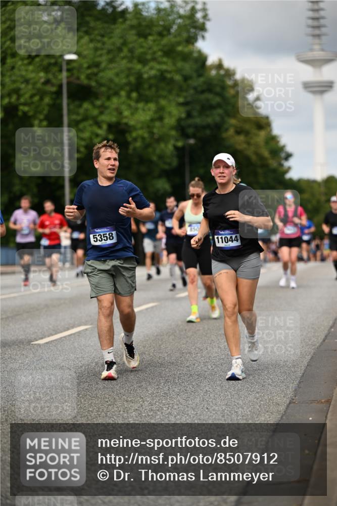 29.06.2025 - hella hamburg halbmarathon Dr. Thomas Lammeyer http://msf.ph/oto/8507912 29.06.2025 10:29:01 Kennedybrücke 1389, 1395, 2477, 2944, 3421, 3786, 4162, 4221, 4719, 5039, 5138, 5358, 5954, 6524, 6526, 7426, 7528, 7920, 7975, 8167, 8187, 8502, 8918, 8920, 9063, 10907, 11044, 11306, 11347 meine-sportfotos.de