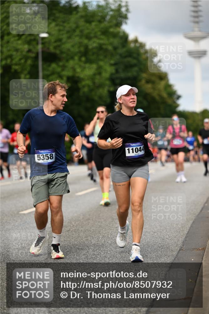 29.06.2025 - hella hamburg halbmarathon Dr. Thomas Lammeyer http://msf.ph/oto/8507932 29.06.2025 10:29:03 Kennedybrücke 1389, 1395, 2280, 2477, 2944, 3421, 3786, 4162, 4221, 4624, 4719, 5039, 5138, 5358, 6524, 6526, 7426, 7528, 7920, 7975, 8167, 8187, 8502, 9063, 10907, 11044, 11306, 11347 meine-sportfotos.de