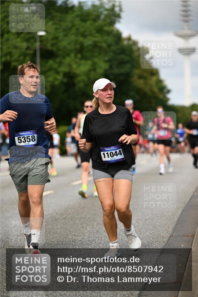 29.06.2025 - hella hamburg halbmarathon Dr. Thomas Lammeyer http://msf.ph/oto/8507942 29.06.2025 10:29:03 Kennedybrücke 1389, 1395, 2280, 2477, 2944, 3421, 3786, 4162, 4221, 4624, 4719, 5039, 5138, 5358, 6524, 6526, 7426, 7528, 7920, 7975, 8167, 8187, 8502, 9063, 10907, 11044, 11306, 11347 meine-sportfotos.de