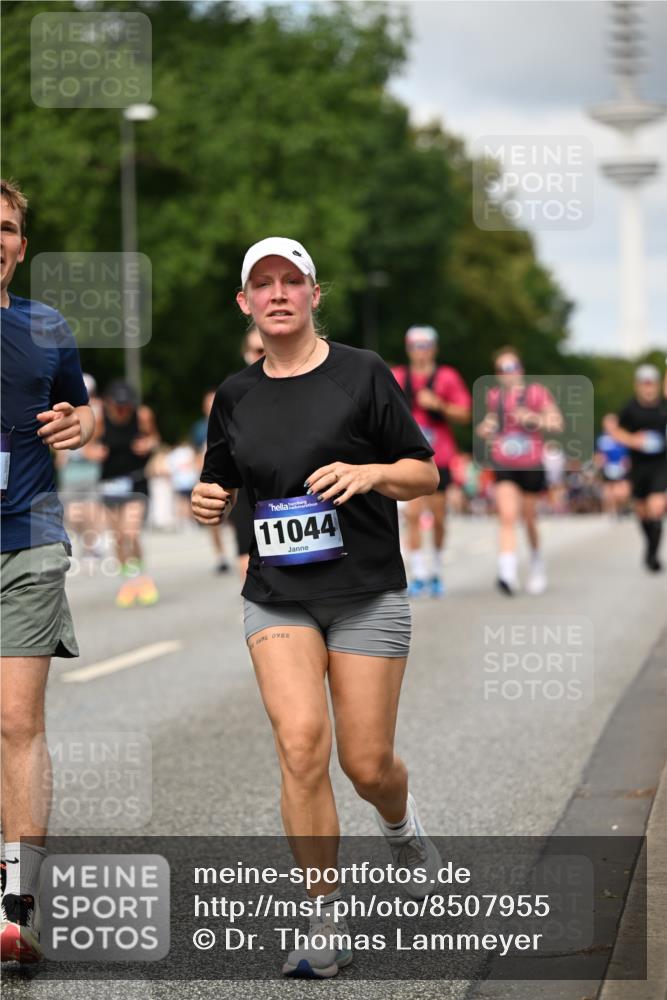 29.06.2025 - hella hamburg halbmarathon Dr. Thomas Lammeyer http://msf.ph/oto/8507955 29.06.2025 10:29:04 Kennedybrücke 1389, 1395, 2132, 2280, 2477, 2944, 3421, 3786, 4162, 4221, 4624, 4719, 5138, 5358, 5829, 5830, 6524, 6526, 7426, 7528, 7920, 7975, 8167, 8187, 8502, 9063, 10907, 11044, 11306, 11347 meine-sportfotos.de