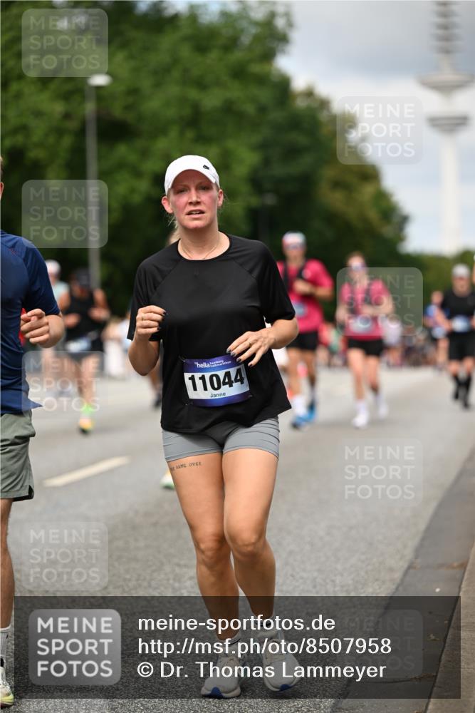 29.06.2025 - hella hamburg halbmarathon Dr. Thomas Lammeyer http://msf.ph/oto/8507958 29.06.2025 10:29:04 Kennedybrücke 1389, 1395, 2132, 2280, 2477, 2944, 3421, 3786, 4162, 4221, 4624, 4719, 5138, 5358, 5829, 5830, 6524, 6526, 7426, 7528, 7920, 7975, 8167, 8187, 8502, 9063, 10907, 11044, 11306, 11347 meine-sportfotos.de
