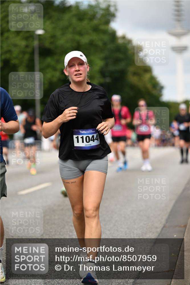 29.06.2025 - hella hamburg halbmarathon Dr. Thomas Lammeyer http://msf.ph/oto/8507959 29.06.2025 10:29:04 Kennedybrücke 1389, 1395, 2132, 2280, 2477, 2944, 3421, 3786, 4162, 4221, 4624, 4719, 5138, 5358, 5829, 5830, 6524, 6526, 7426, 7528, 7920, 7975, 8167, 8187, 8502, 9063, 10907, 11044, 11306, 11347 meine-sportfotos.de
