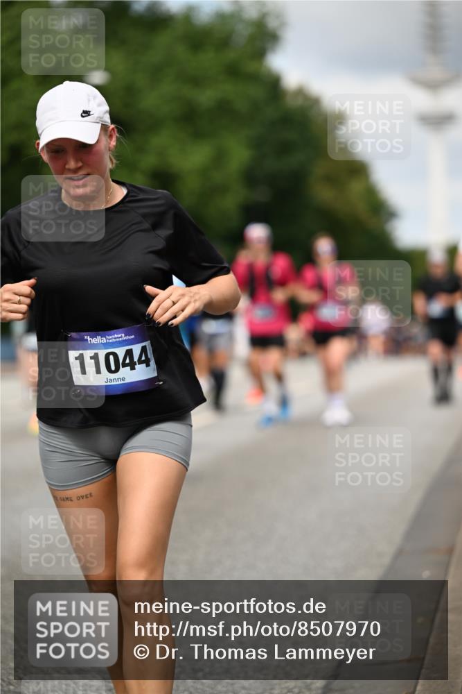 29.06.2025 - hella hamburg halbmarathon Dr. Thomas Lammeyer http://msf.ph/oto/8507970 29.06.2025 10:29:05 Kennedybrücke 1389, 1395, 2132, 2280, 2477, 2944, 3343, 3421, 3786, 4162, 4221, 4624, 4719, 5138, 5358, 5829, 5830, 6524, 6526, 7528, 7920, 7975, 8167, 8187, 8502, 9063, 10907, 11044, 11306, 11347 meine-sportfotos.de