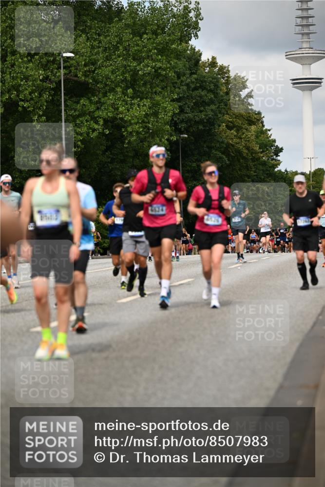 29.06.2025 - hella hamburg halbmarathon Dr. Thomas Lammeyer http://msf.ph/oto/8507983 29.06.2025 10:29:06 Kennedybrücke 1389, 1395, 2132, 2249, 2280, 2477, 2944, 3343, 3421, 3786, 4221, 4624, 4719, 5138, 5358, 5829, 5830, 6524, 6526, 7528, 7920, 7975, 8167, 8502, 9063, 10907, 11044, 11306, 11347 meine-sportfotos.de