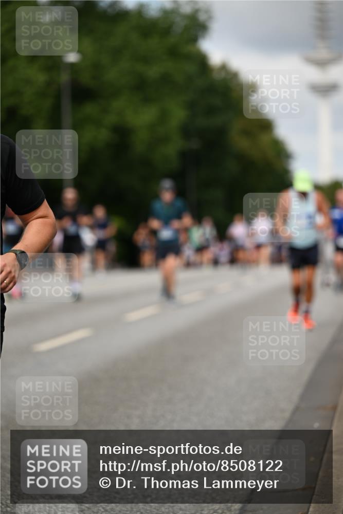 29.06.2025 - hella hamburg halbmarathon Dr. Thomas Lammeyer http://msf.ph/oto/8508122 29.06.2025 10:29:13 Kennedybrücke 1352, 1389, 1395, 2132, 2249, 2280, 2477, 2944, 3343, 3421, 3786, 4221, 4624, 4719, 5138, 5358, 5829, 5830, 6261, 6524, 6526, 7528, 7975, 8167, 8502, 9063, 10907, 11044, 11306, 11347 meine-sportfotos.de