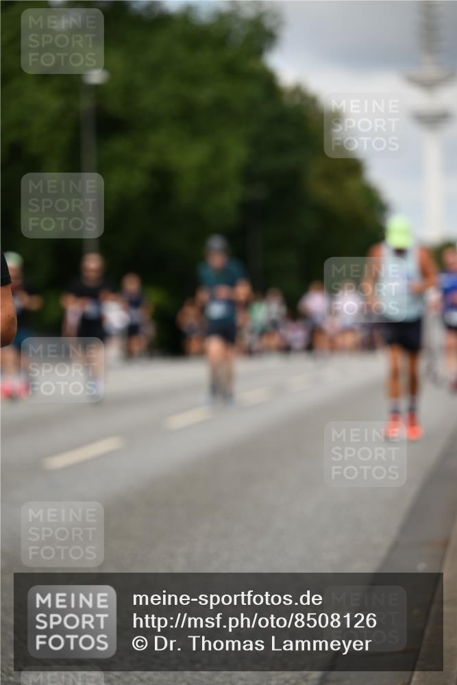 29.06.2025 - hella hamburg halbmarathon Dr. Thomas Lammeyer http://msf.ph/oto/8508126 29.06.2025 10:29:14 Kennedybrücke 1352, 1389, 1395, 2132, 2249, 2280, 2477, 2944, 3343, 3421, 3786, 4221, 4624, 4719, 5138, 5358, 5829, 5830, 6261, 6524, 6526, 7528, 7975, 8167, 8502, 9063, 10907, 11044, 11306, 11347 meine-sportfotos.de