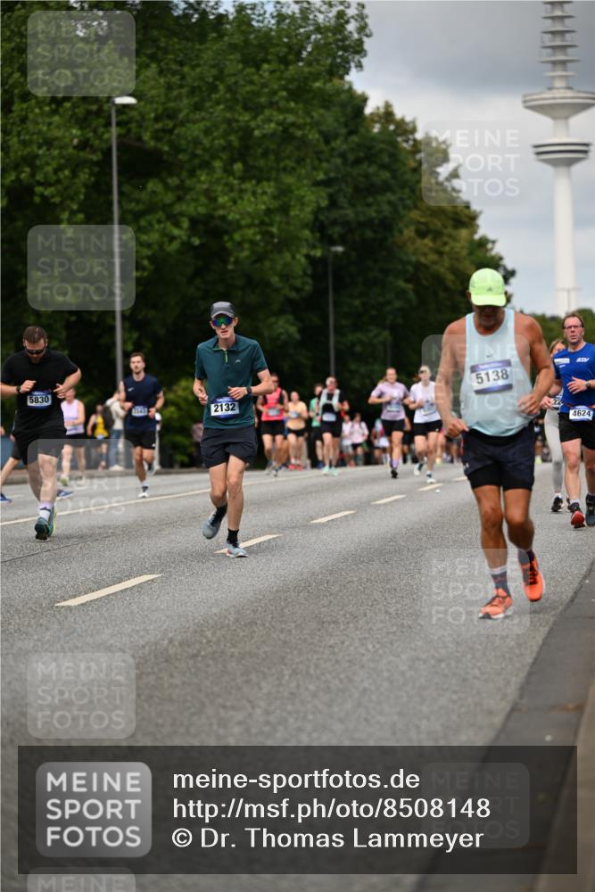 29.06.2025 - hella hamburg halbmarathon Dr. Thomas Lammeyer http://msf.ph/oto/8508148 29.06.2025 10:29:15 Kennedybrücke 1352, 1395, 2132, 2249, 2280, 2477, 2944, 3343, 3421, 3786, 4221, 4624, 4719, 5138, 5358, 5829, 5830, 6261, 6524, 6526, 7528, 7975, 8167, 8502, 9063, 10907, 11044, 11306, 11347 meine-sportfotos.de