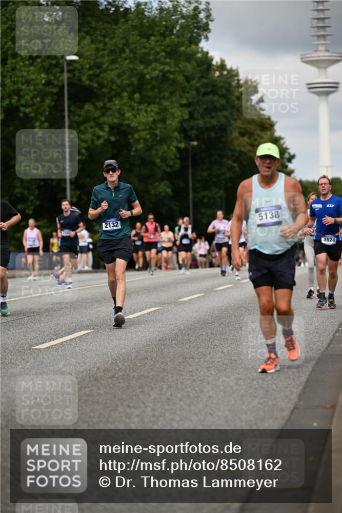 29.06.2025 - hella hamburg halbmarathon Dr. Thomas Lammeyer http://msf.ph/oto/8508162 29.06.2025 10:29:16 Kennedybrücke 1352, 1395, 2132, 2249, 2280, 2477, 2944, 3343, 3421, 3786, 4221, 4624, 4719, 5138, 5358, 5829, 5830, 6261, 6524, 6526, 7528, 7975, 8167, 8502, 9063, 10907, 11044, 11306, 11347 meine-sportfotos.de