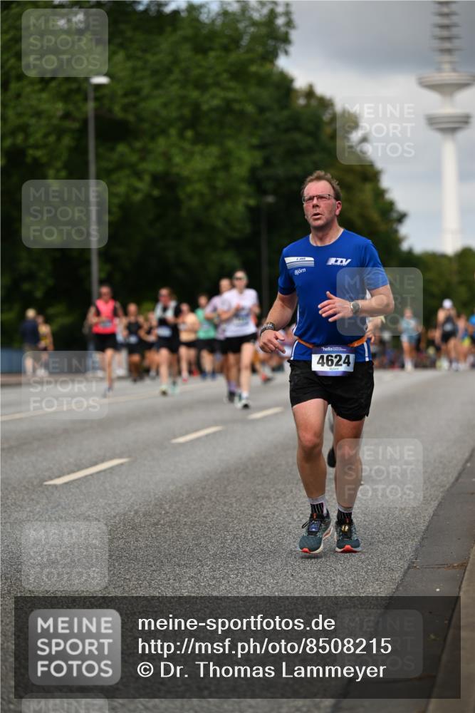 29.06.2025 - hella hamburg halbmarathon Dr. Thomas Lammeyer http://msf.ph/oto/8508215 29.06.2025 10:29:20 Kennedybrücke 1352, 1395, 2132, 2249, 2280, 2477, 3132, 3343, 3421, 3786, 4111, 4221, 4624, 5138, 5829, 5830, 6261, 6524, 6526, 7528, 7975, 8083, 8167, 8502, 9063, 11306, 11347 meine-sportfotos.de