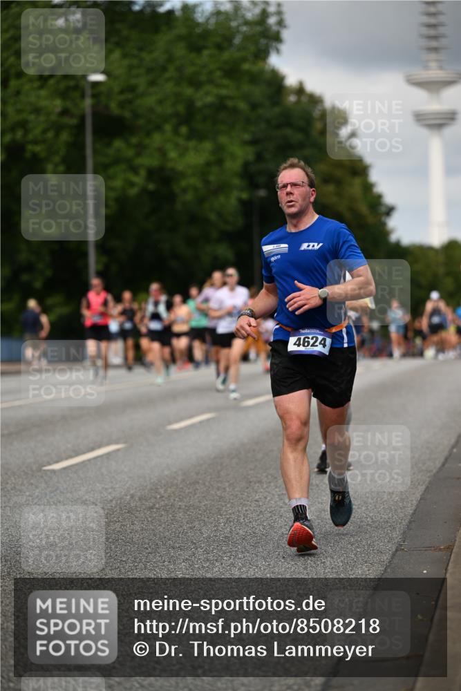 29.06.2025 - hella hamburg halbmarathon Dr. Thomas Lammeyer http://msf.ph/oto/8508218 29.06.2025 10:29:20 Kennedybrücke 1352, 1395, 2132, 2249, 2280, 2477, 3132, 3343, 3421, 3786, 4111, 4221, 4624, 5138, 5829, 5830, 6261, 6524, 6526, 7528, 7975, 8083, 8167, 8502, 9063, 11306, 11347 meine-sportfotos.de
