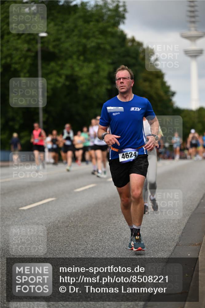 29.06.2025 - hella hamburg halbmarathon Dr. Thomas Lammeyer http://msf.ph/oto/8508221 29.06.2025 10:29:21 Kennedybrücke 1352, 1395, 2132, 2249, 2280, 2477, 3132, 3343, 3421, 3786, 4008, 4010, 4111, 4221, 4624, 5138, 5829, 5830, 6261, 6524, 6526, 7528, 7975, 8083, 8502, 9063, 11306, 11347 meine-sportfotos.de