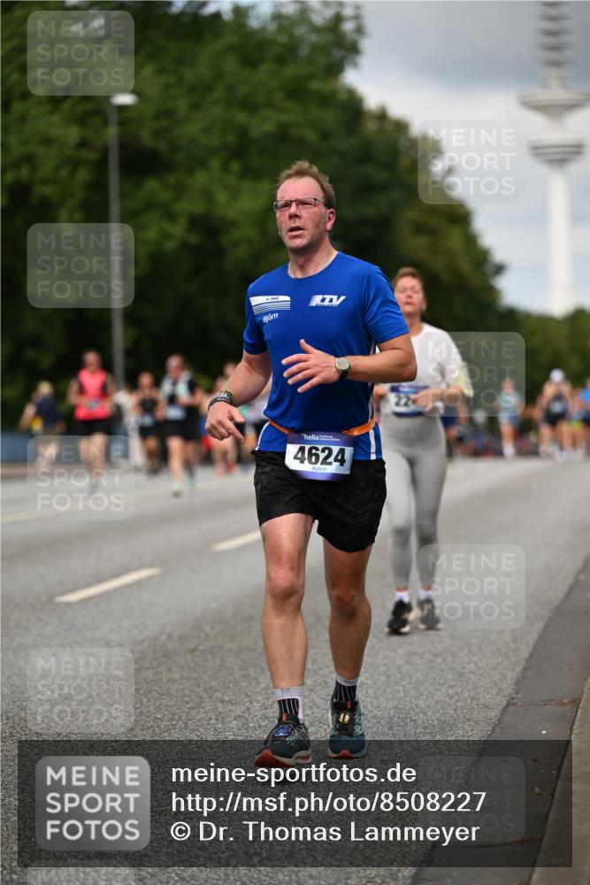 29.06.2025 - hella hamburg halbmarathon Dr. Thomas Lammeyer http://msf.ph/oto/8508227 29.06.2025 10:29:21 Kennedybrücke 1352, 1395, 2132, 2249, 2280, 2477, 3132, 3343, 3421, 3786, 4008, 4010, 4111, 4221, 4624, 5138, 5829, 5830, 6261, 6524, 6526, 7528, 7975, 8083, 8502, 9063, 11306, 11347 meine-sportfotos.de