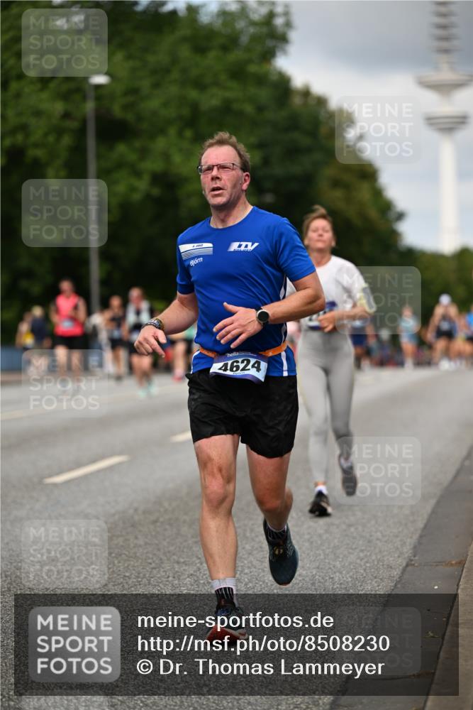 29.06.2025 - hella hamburg halbmarathon Dr. Thomas Lammeyer http://msf.ph/oto/8508230 29.06.2025 10:29:21 Kennedybrücke 1352, 1395, 2132, 2249, 2280, 2477, 3132, 3343, 3421, 3786, 4008, 4010, 4111, 4221, 4624, 5138, 5829, 5830, 6261, 6524, 6526, 7528, 7975, 8083, 8502, 9063, 11306, 11347 meine-sportfotos.de