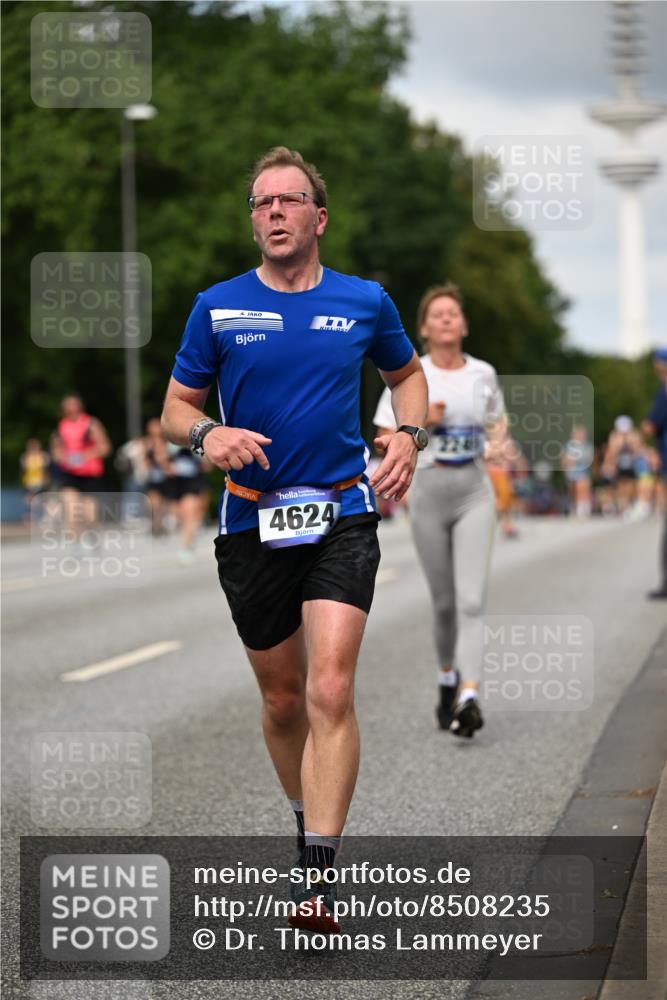 29.06.2025 - hella hamburg halbmarathon Dr. Thomas Lammeyer http://msf.ph/oto/8508235 29.06.2025 10:29:21 Kennedybrücke 1352, 1395, 2132, 2249, 2280, 2477, 3132, 3343, 3421, 3786, 4008, 4010, 4111, 4221, 4624, 5138, 5829, 5830, 6261, 6524, 6526, 7528, 7975, 8083, 8502, 9063, 11306, 11347 meine-sportfotos.de