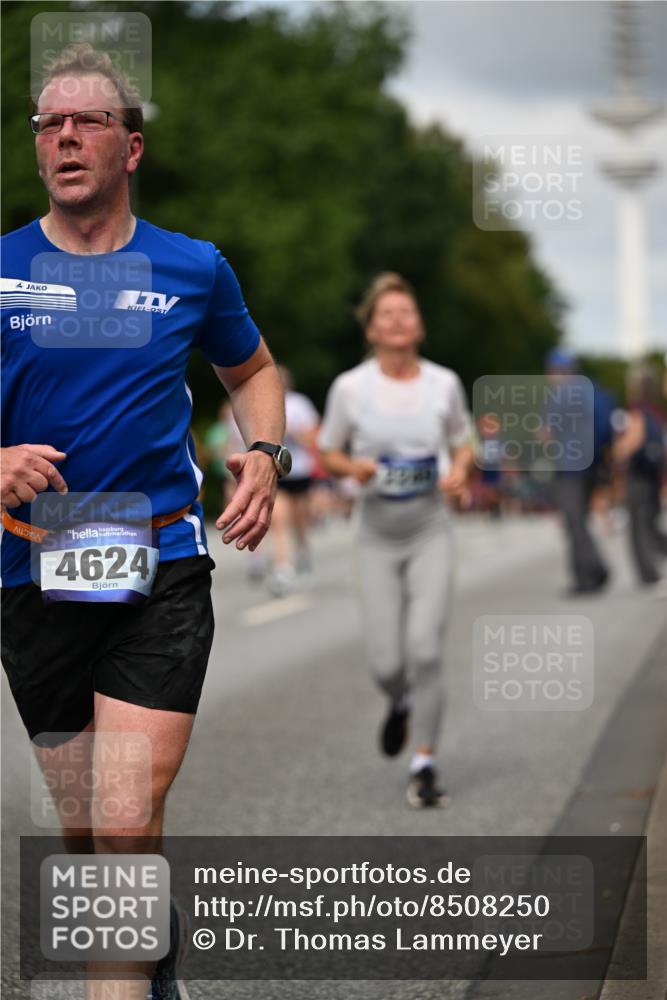 29.06.2025 - hella hamburg halbmarathon Dr. Thomas Lammeyer http://msf.ph/oto/8508250 29.06.2025 10:29:22 Kennedybrücke 1352, 1395, 2132, 2249, 2280, 2477, 3132, 3343, 3786, 4008, 4010, 4111, 4221, 4624, 5138, 5829, 5830, 6261, 6524, 6526, 7528, 7975, 8083, 8502, 9063, 9927, 11306, 11347 meine-sportfotos.de