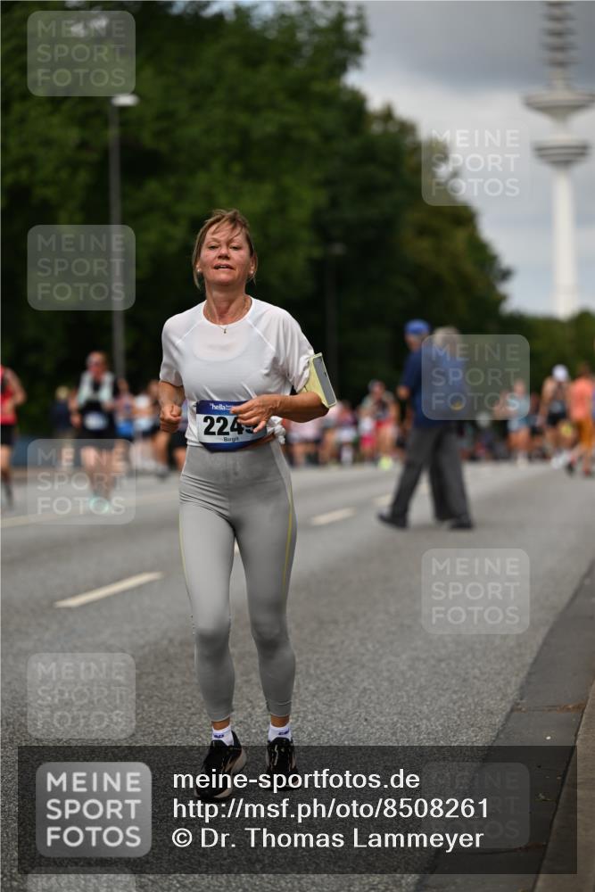 29.06.2025 - hella hamburg halbmarathon Dr. Thomas Lammeyer http://msf.ph/oto/8508261 29.06.2025 10:29:23 Kennedybrücke 1352, 1395, 2132, 2249, 2280, 2477, 3132, 3343, 3786, 4008, 4010, 4111, 4221, 4624, 5138, 5829, 5830, 6261, 7528, 8083, 8502, 9063, 9927, 11306, 11347 meine-sportfotos.de