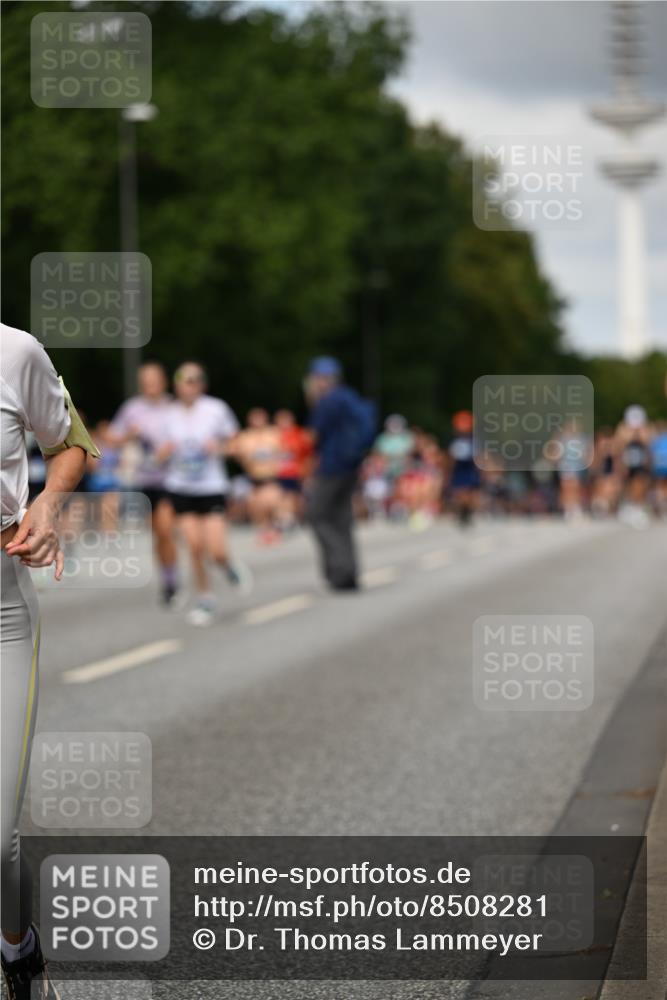 29.06.2025 - hella hamburg halbmarathon Dr. Thomas Lammeyer http://msf.ph/oto/8508281 29.06.2025 10:29:24 Kennedybrücke 1352, 1395, 2132, 2249, 2280, 2477, 3132, 3343, 3786, 4008, 4010, 4111, 4221, 4624, 5138, 5829, 5830, 6261, 7528, 8083, 8502, 9063, 9927, 11306, 11347 meine-sportfotos.de