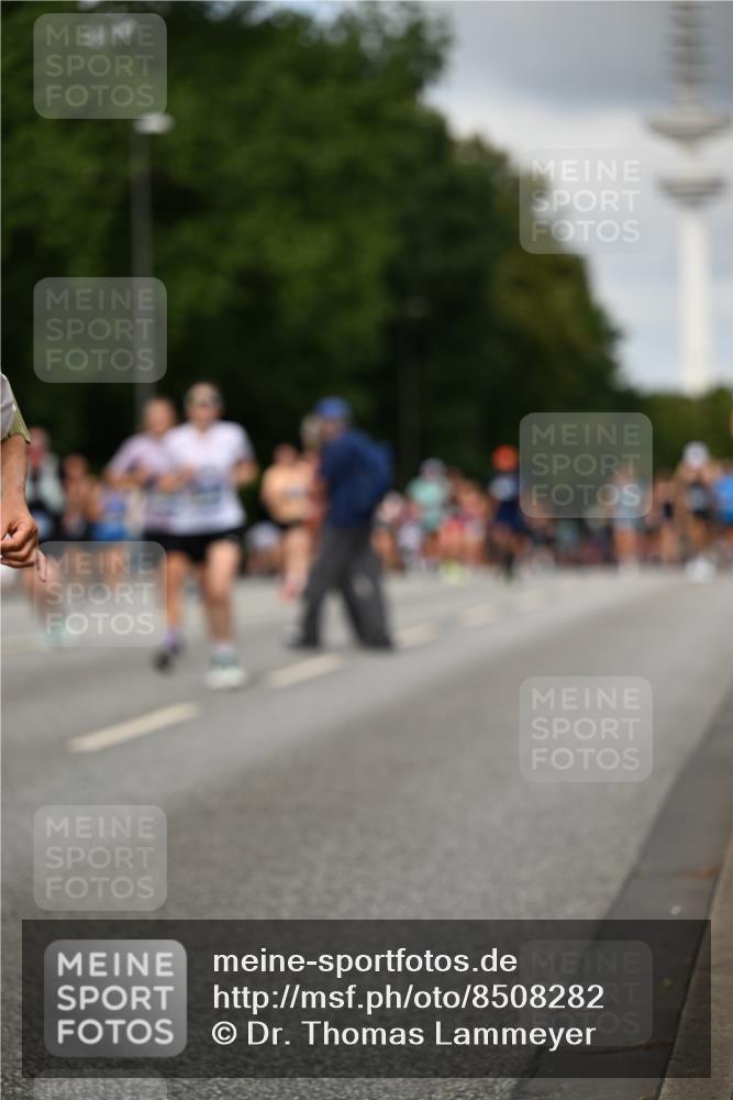 29.06.2025 - hella hamburg halbmarathon Dr. Thomas Lammeyer http://msf.ph/oto/8508282 29.06.2025 10:29:24 Kennedybrücke 1352, 1395, 2132, 2249, 2280, 2477, 3132, 3343, 3786, 4008, 4010, 4111, 4221, 4624, 5138, 5829, 5830, 6261, 7528, 8083, 8502, 9063, 9927, 11306, 11347 meine-sportfotos.de