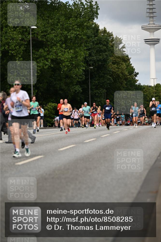 29.06.2025 - hella hamburg halbmarathon Dr. Thomas Lammeyer http://msf.ph/oto/8508285 29.06.2025 10:29:25 Kennedybrücke 1352, 2132, 2249, 2280, 3132, 3343, 3786, 4008, 4010, 4111, 4221, 4624, 5138, 5829, 5830, 6261, 7528, 8083, 9063, 9927, 11306 meine-sportfotos.de