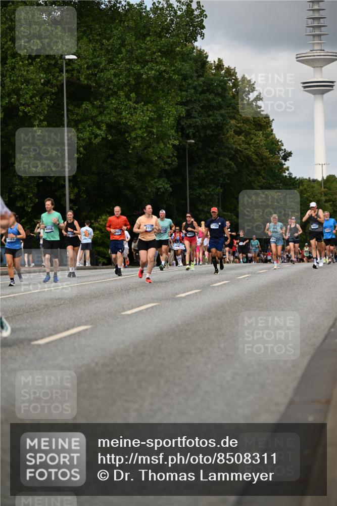29.06.2025 - hella hamburg halbmarathon Dr. Thomas Lammeyer http://msf.ph/oto/8508311 29.06.2025 10:29:26 Kennedybrücke 1352, 2132, 2249, 2280, 3132, 3343, 3786, 4008, 4010, 4111, 4221, 4624, 5138, 5829, 5830, 6261, 7528, 8083, 8962, 9063, 9927, 11306 meine-sportfotos.de