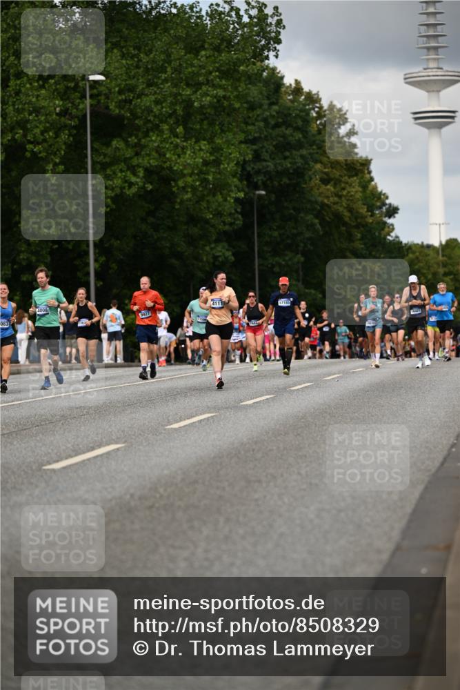29.06.2025 - hella hamburg halbmarathon Dr. Thomas Lammeyer http://msf.ph/oto/8508329 29.06.2025 10:29:27 Kennedybrücke 1352, 2132, 2249, 2280, 3132, 3343, 3786, 4008, 4010, 4111, 4221, 4624, 4797, 5138, 5829, 5830, 6261, 8083, 8276, 8962, 9927, 11306 meine-sportfotos.de