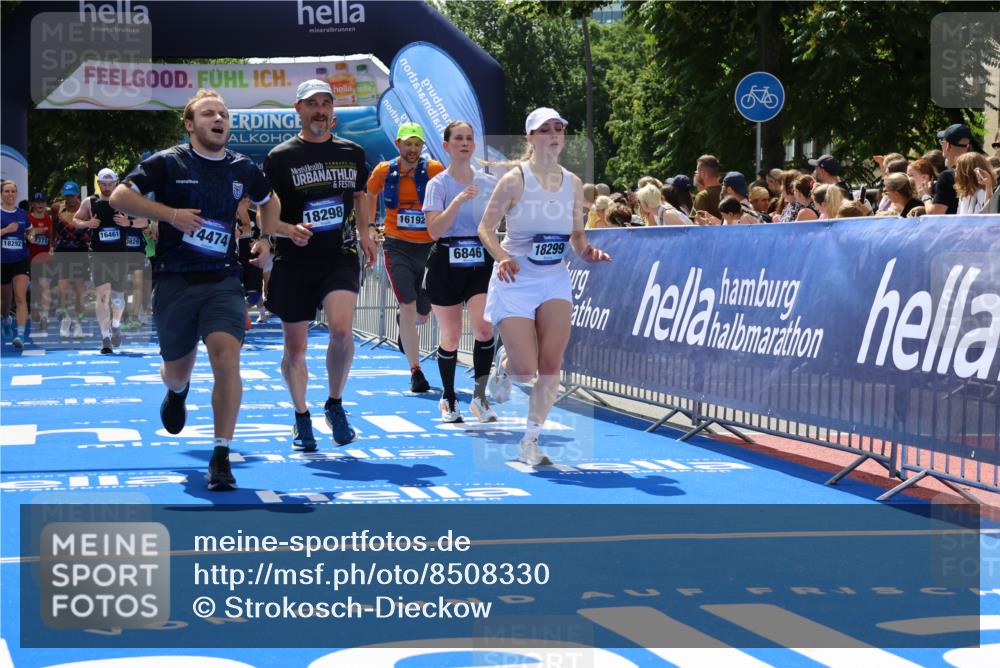 29.06.2025 - hella hamburg halbmarathon Strokosch-Dieckow http://msf.ph/oto/8508330 29.06.2025 11:40:39 Ziel 1311, 5877, 6846, 7125, 9774, 10532, 12342, 13574, 13695, 14474, 16192, 18292, 18298, 18299 meine-sportfotos.de