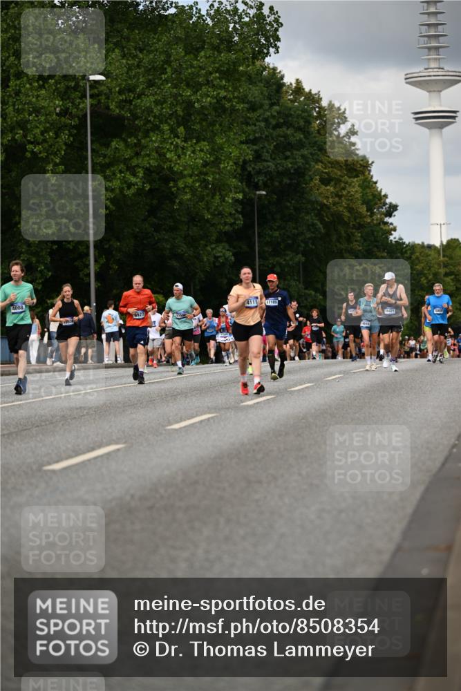 29.06.2025 - hella hamburg halbmarathon Dr. Thomas Lammeyer http://msf.ph/oto/8508354 29.06.2025 10:29:28 Kennedybrücke 1352, 2132, 2249, 2280, 3132, 3343, 4008, 4010, 4111, 4624, 4797, 5138, 5829, 5830, 6261, 8083, 8276, 8962, 9927 meine-sportfotos.de