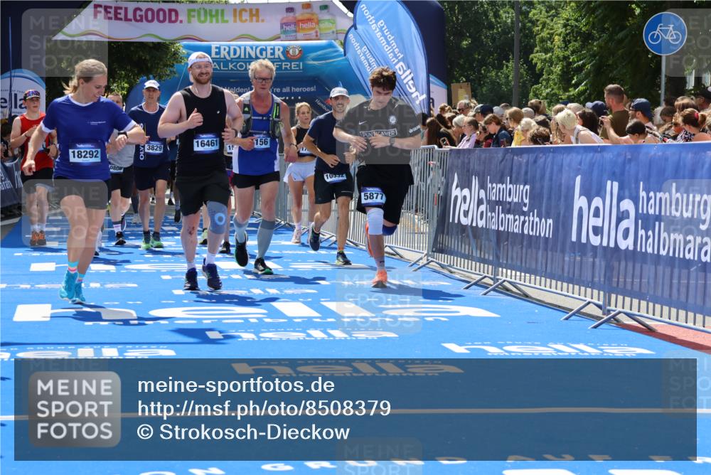 29.06.2025 - hella hamburg halbmarathon Strokosch-Dieckow http://msf.ph/oto/8508379 29.06.2025 11:40:42 Ziel 1076, 1311, 3829, 5877, 6846, 9774, 10532, 10806, 11152, 12342, 13574, 13695, 14474, 15143, 16192, 16461, 17582, 18292, 18298, 18299 meine-sportfotos.de