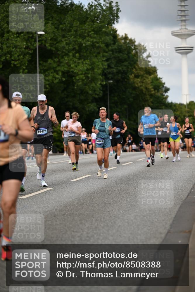 29.06.2025 - hella hamburg halbmarathon Dr. Thomas Lammeyer http://msf.ph/oto/8508388 29.06.2025 10:29:37 Kennedybrücke 1352, 2000, 3053, 3099, 3113, 3132, 4008, 4010, 4111, 4444, 4797, 5814, 6261, 7778, 8083, 8276, 8962, 9927 meine-sportfotos.de