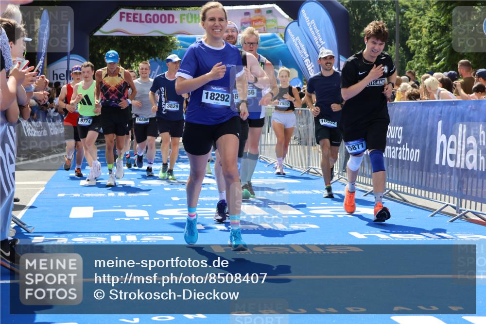 29.06.2025 - hella hamburg halbmarathon Strokosch-Dieckow http://msf.ph/oto/8508407 29.06.2025 11:40:43 Ziel 1076, 1156, 1311, 3281, 3829, 5877, 6846, 7371, 8167, 9774, 10532, 10806, 11152, 13574, 13695, 14474, 15143, 16192, 16461, 17446, 17582, 18292, 18298, 18299 meine-sportfotos.de