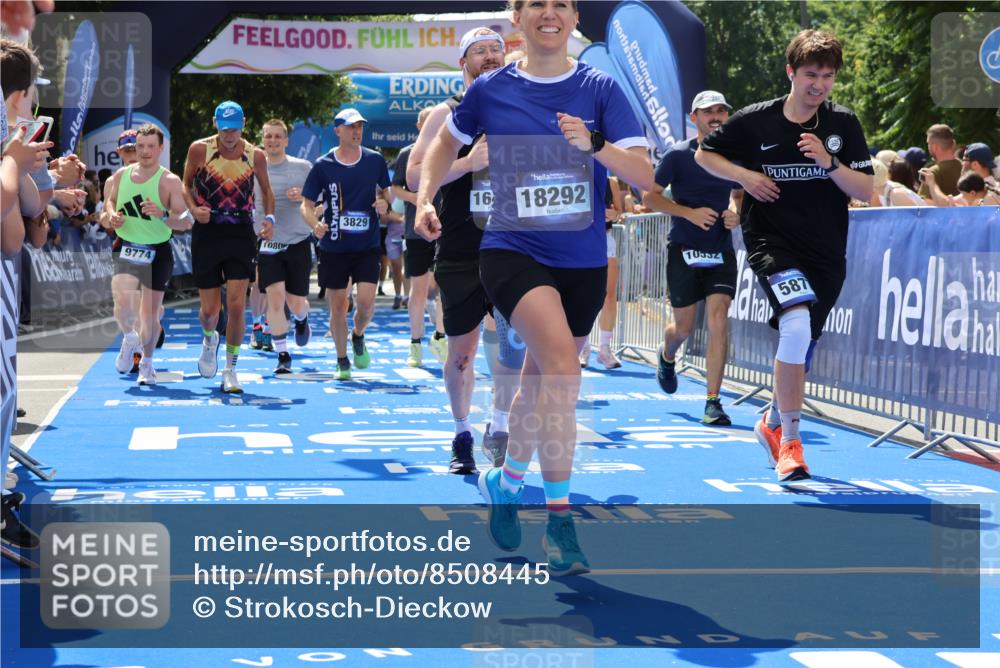29.06.2025 - hella hamburg halbmarathon Strokosch-Dieckow http://msf.ph/oto/8508445 29.06.2025 11:40:44 Ziel 1076, 1156, 3281, 3829, 5877, 6846, 7371, 8167, 9774, 10532, 10567, 10806, 11152, 13574, 14474, 15143, 16192, 16461, 17446, 17582, 18292, 18298, 18299 meine-sportfotos.de