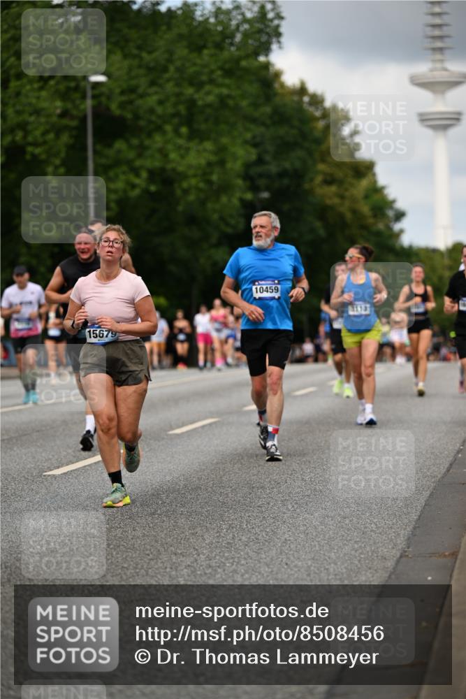 29.06.2025 - hella hamburg halbmarathon Dr. Thomas Lammeyer http://msf.ph/oto/8508456 29.06.2025 10:29:42 Kennedybrücke 1627, 2000, 3053, 3099, 3113, 3132, 3920, 4008, 4010, 4111, 4444, 4797, 5814, 6261, 7778, 8083, 8276, 8962, 9927, 11157 meine-sportfotos.de