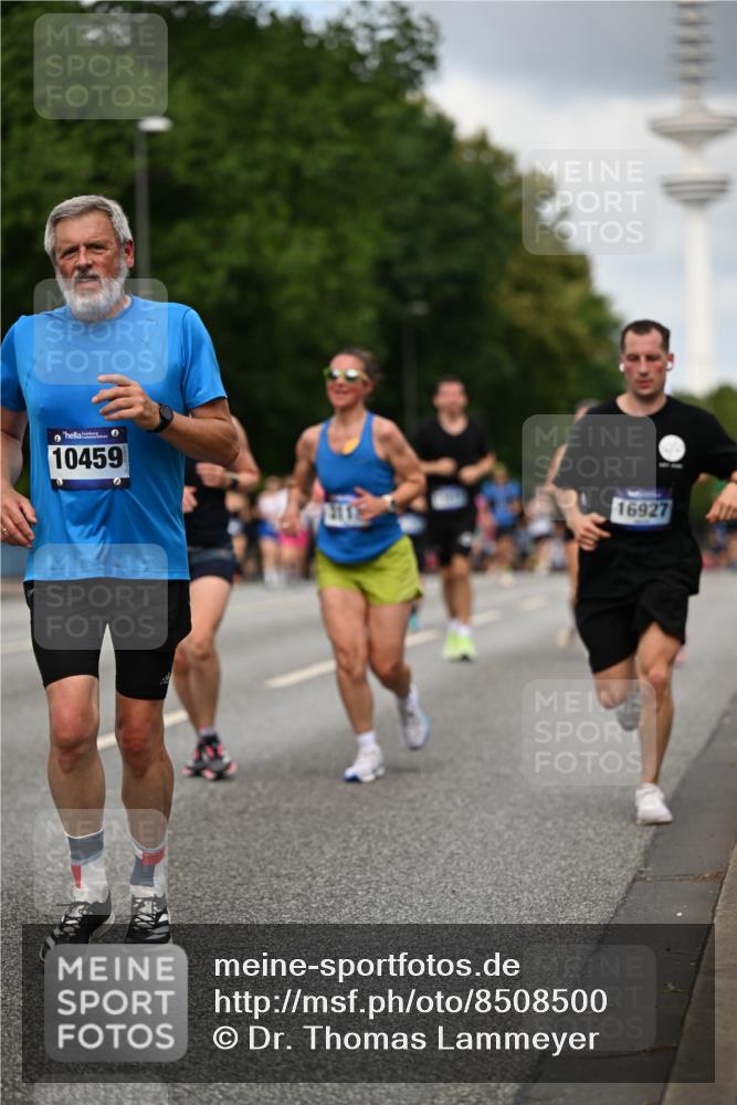 29.06.2025 - hella hamburg halbmarathon Dr. Thomas Lammeyer http://msf.ph/oto/8508500 29.06.2025 10:29:46 Kennedybrücke 1627, 1740, 2000, 3053, 3099, 3113, 3132, 3920, 4008, 4010, 4111, 4444, 4797, 5814, 6869, 7778, 8083, 8276, 8962, 9927, 11157, 11400 meine-sportfotos.de