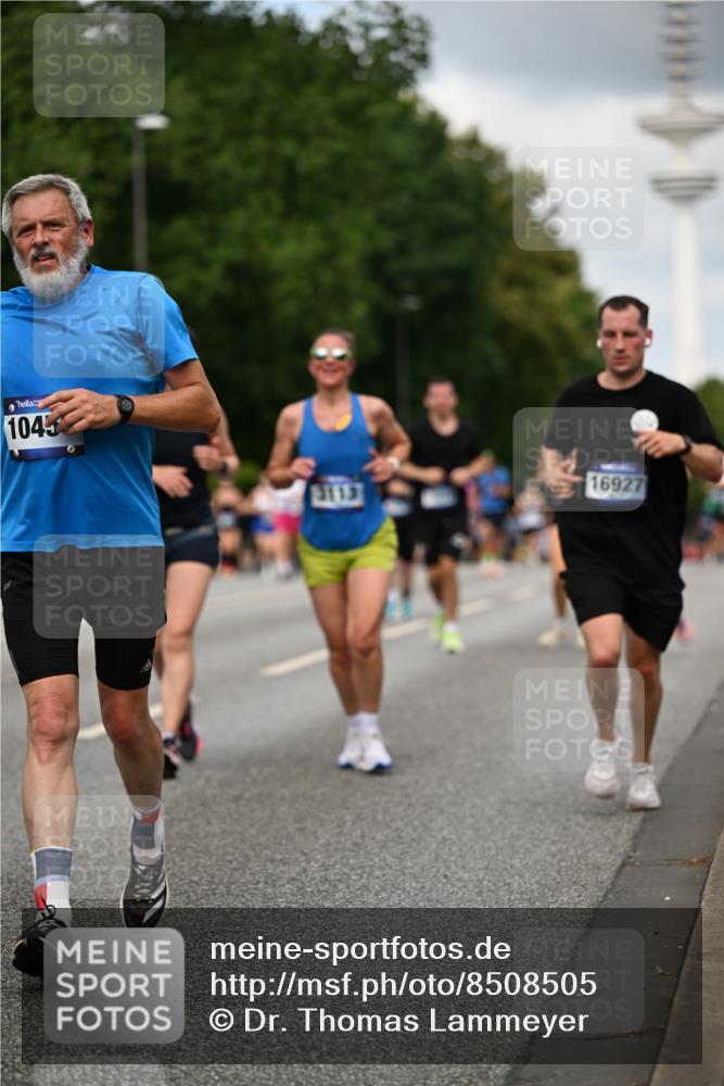 29.06.2025 - hella hamburg halbmarathon Dr. Thomas Lammeyer http://msf.ph/oto/8508505 29.06.2025 10:29:46 Kennedybrücke 1627, 1740, 2000, 3053, 3099, 3113, 3132, 3920, 4008, 4010, 4111, 4444, 4797, 5814, 6869, 7778, 8083, 8276, 8962, 9927, 11157, 11400 meine-sportfotos.de