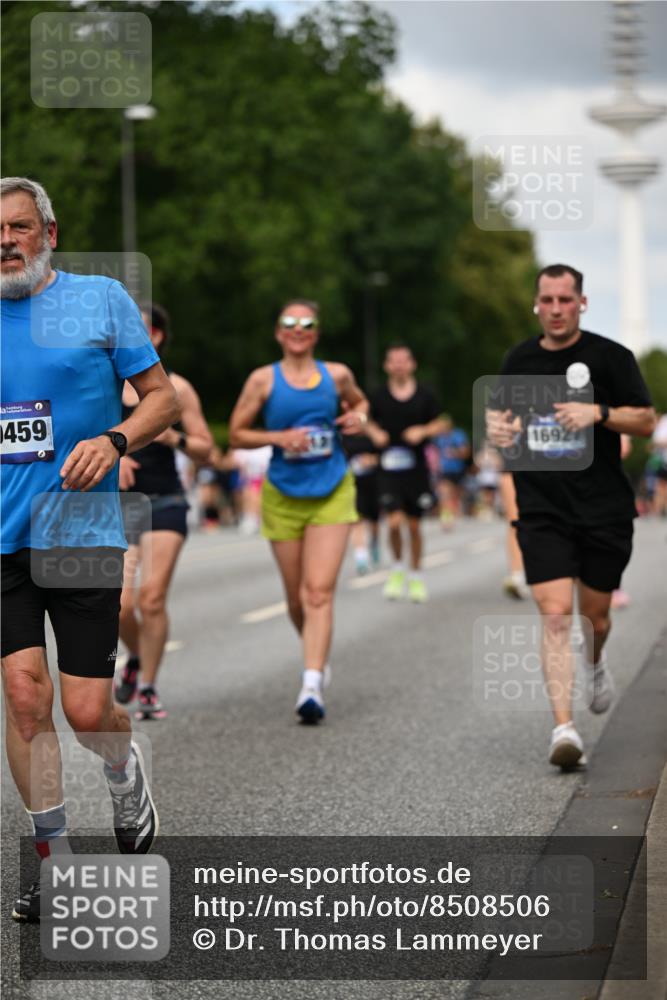 29.06.2025 - hella hamburg halbmarathon Dr. Thomas Lammeyer http://msf.ph/oto/8508506 29.06.2025 10:29:46 Kennedybrücke 1627, 1740, 2000, 3053, 3099, 3113, 3132, 3920, 4008, 4010, 4111, 4444, 4797, 5814, 6869, 7778, 8083, 8276, 8962, 9927, 11157, 11400 meine-sportfotos.de